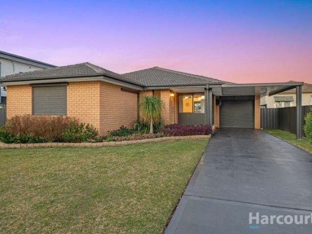 Parkside Privacy Plus a Pool for Summer Fun, 1km to Town