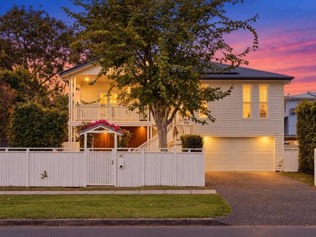 Parkside Queenslander Living With Exceptional Space And Swim Spa
