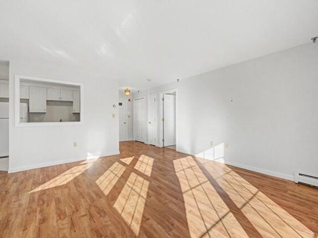 Parkside Rd Unit,new London, Condo For Sale