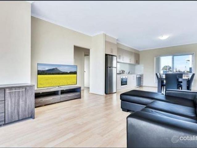 Parkside Serenity Just Minutes from the Coast Upper Floor Living