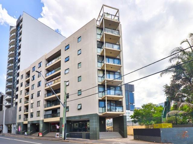 Parkside Serenity Meets City Convenience