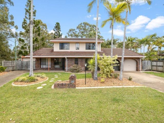 Parkside Space, Fresh Updates, and Endless Potential on 848m²!