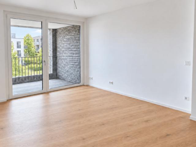Parkstadt Karlshorst: Moderne 3 Raum Wohnung mit EBK und Loggia