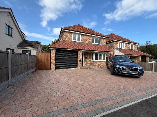 Parkstone Avenue, Benfleet 4 bed detached house to rent £2,850 pcm £658 pw