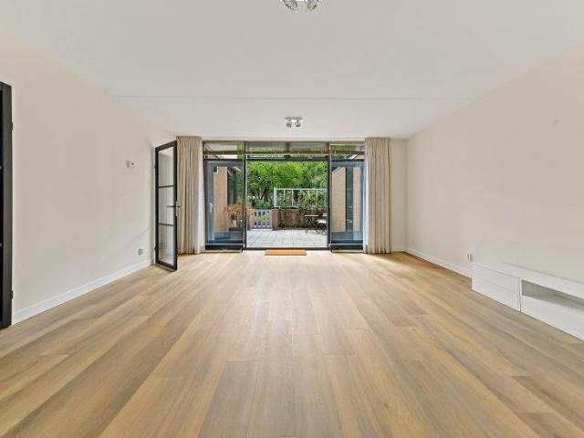 PARKSTRAAT, CENTRUM, GESTOFFEERD, € 2750, EXCLUSIEF G.W.E
