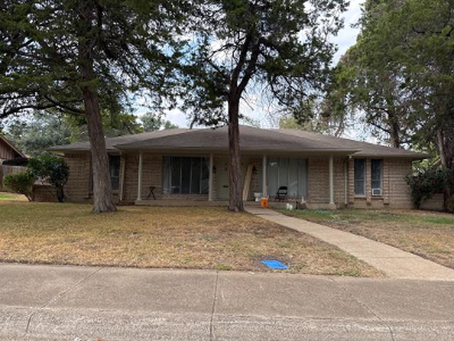 Parkwood Cir