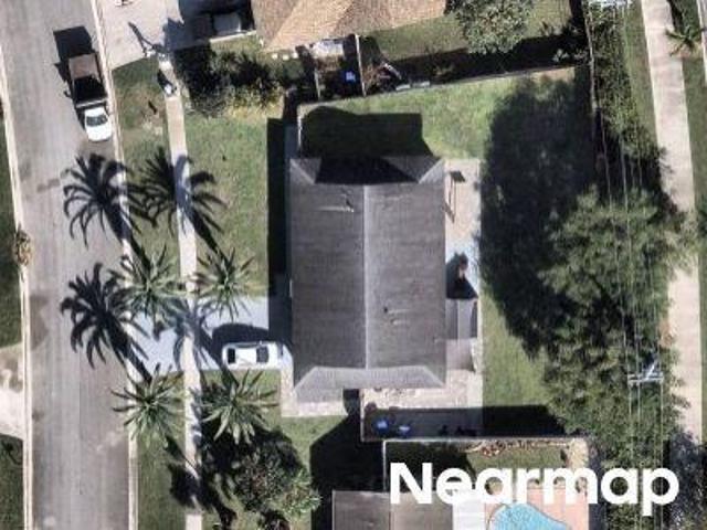 Parkwood Dr S