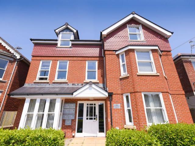 Parkwood Road, Southbourne 2 bed apartment to rent £1,295 pcm £299 pw