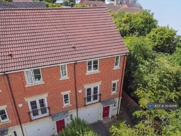 Parkway, Derby, DE73 4 bed semi detached house to rent £1,395 pcm £322 pw