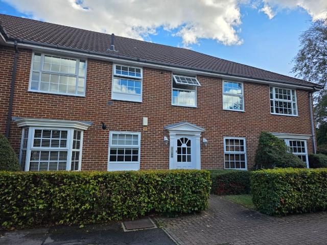 Parkway Gardens, Welwyn Garden City AL8, 2 bed flat to rent, £1,650 pcm | PrimeLocation