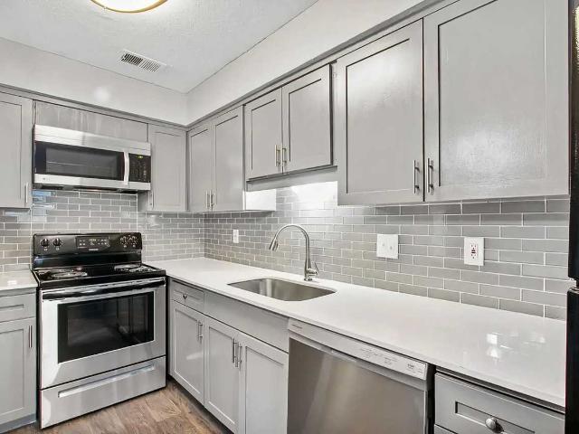Parkwyn Townhomes 2 Bedroom Apartment for Rent at 4401 Glenview Ct, North Richland Hills, TX 76180