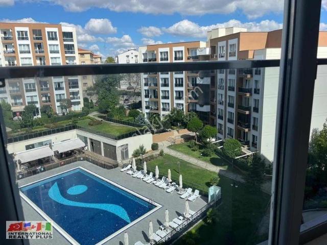 Parkverde Sitesinde Havuz Cephe Kiralık Balkonlu Daire