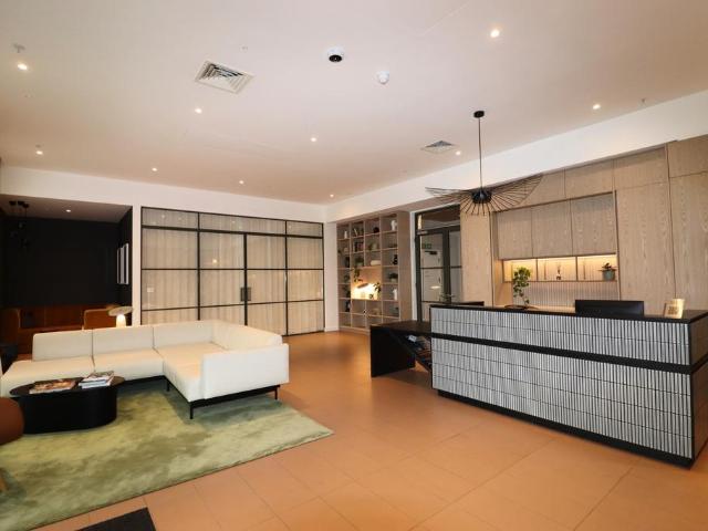 PARKVIEW AVENUE, BRENT CROSS, LONDON NW2 3 bed flat to rent £4,200 pcm £969 pw