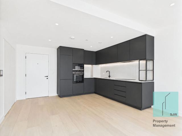 Parkview Avenue, London NW2, 2 bed flat to rent, £2,750 pcm | PrimeLocation