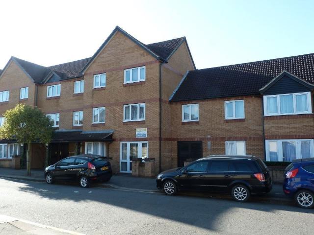 Parkview Court, Brancaster Rd, Newbury Park IG2, 1 bed flat to rent, £1,100 pcm | PrimeLocation