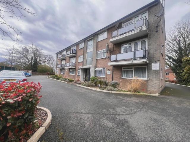 Parkview Court, Roe Green, NW9 2 bed flat to rent £1,746 pcm £403 pw