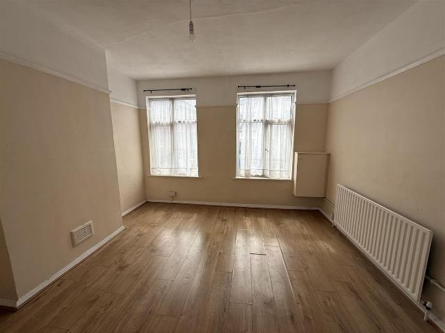 Parkview High Street, Yiewsley, West Drayton UB7, 2 bed flat to rent, £1,650 pcm | PrimeLocation