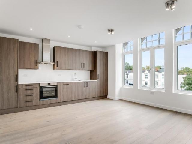 Parkview House, Green Lanes N8, 2 bed flat to rent, £2,550 pcm | PrimeLocation