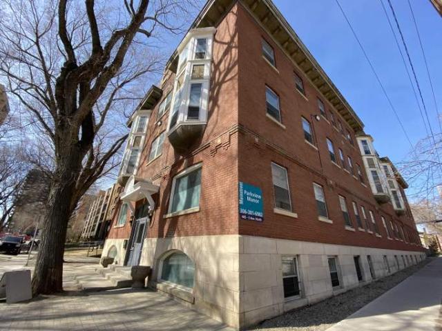 Parkview Manor Apartments | 445 5 Avenue North