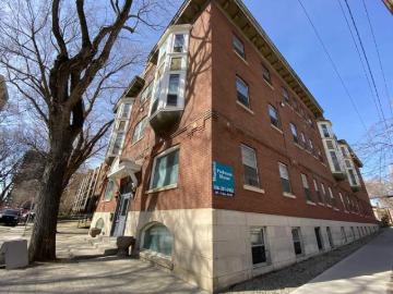 Parkview Manor Apartments | 445 5 Avenue North