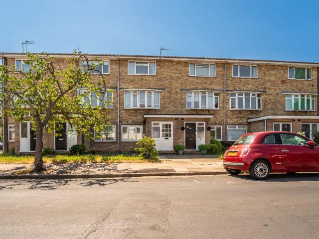 Parkview Road, Eltham, London SE9, 2 bed maisonette to rent, £1,750 pcm | PrimeLocation