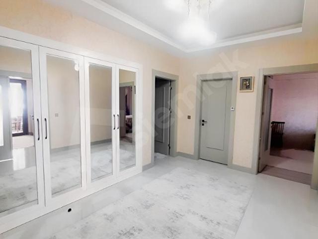 PARLA G.MENKUL STADYUM YANI 1.SINIF KALİTE 3,5+1 K.OTOPARK DAİRE