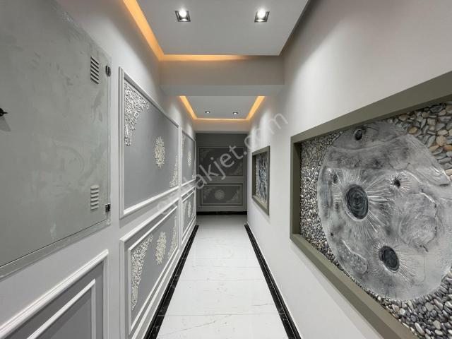 Parla'dan Zeytinli'de 1+1 Yüksek Giriş Ön Cephe Sıfır Daire