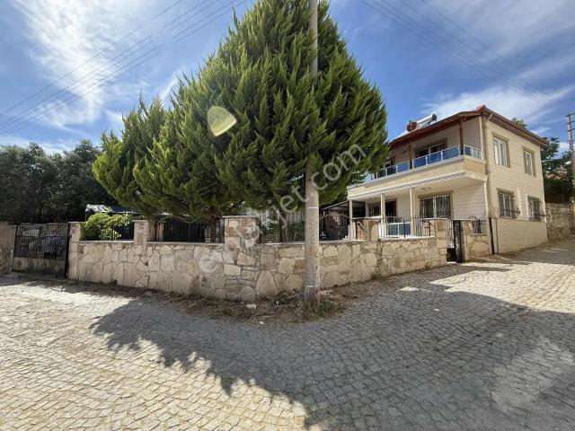 Parladan Güre Köyde 231 M² Arsada Tam Müstakil 3+1 Müstakil