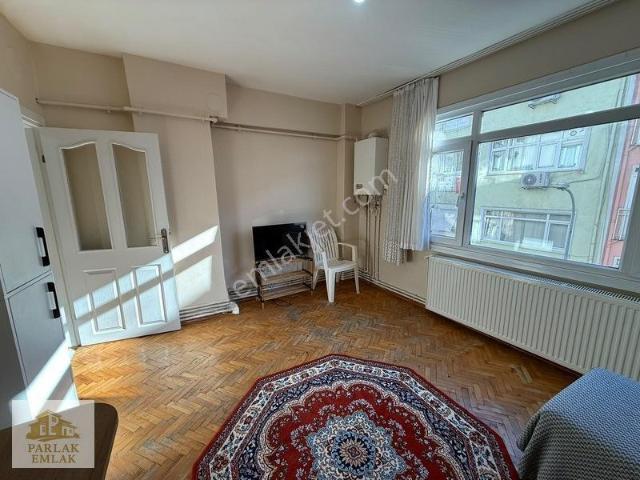 Parlak'tan Üsküdar Ünv. Sokağında 1+1 Eşyalı Ara Kat Daire^