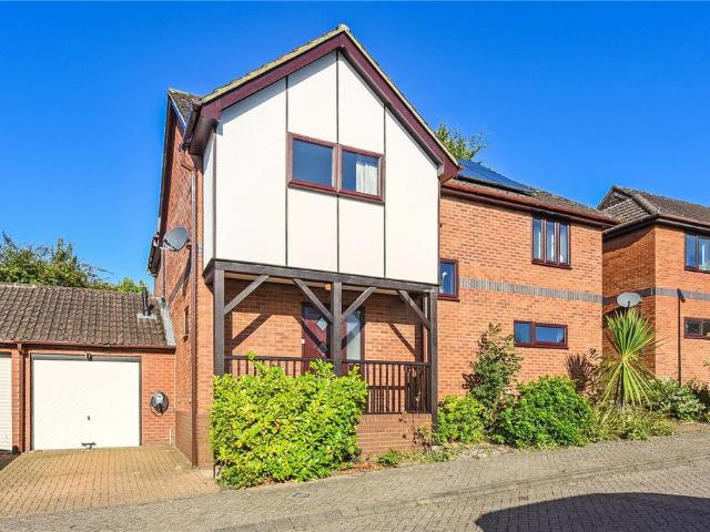 Parliament Place, Winchester. 4 bed detached house to rent £3,250 pcm £750 pw