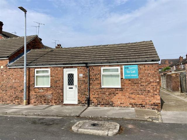 Parliament Street, Goole 1 bed semi detached bungalow to rent £625 pcm £144 pw
