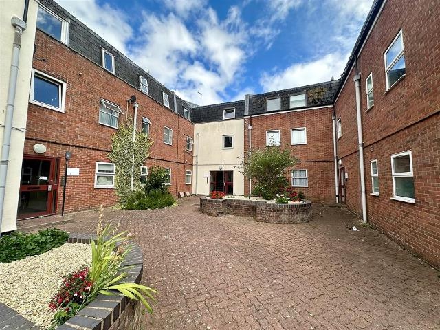 Parliament Street, Gloucester GL1, 1 bed flat to rent, £795 pcm | PrimeLocation