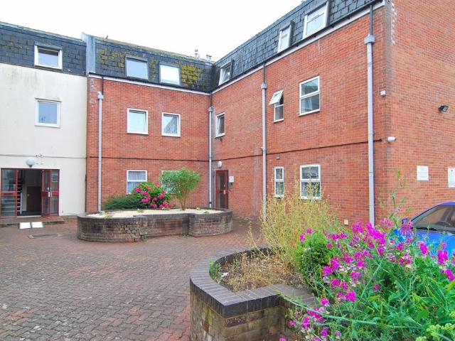 Parliament Street, Lesanne Court. 2 bed flat to rent £900 pcm £208 pw