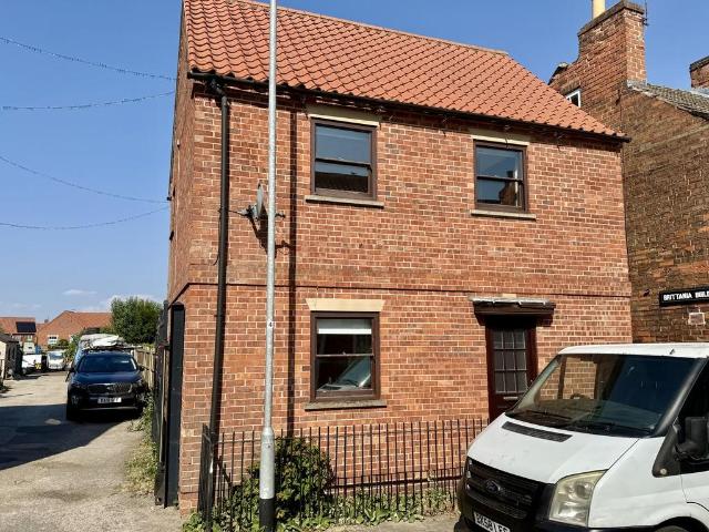 PARLIAMENT STREET, NEWARK 2 bed detached house to rent £765 pcm £177 pw