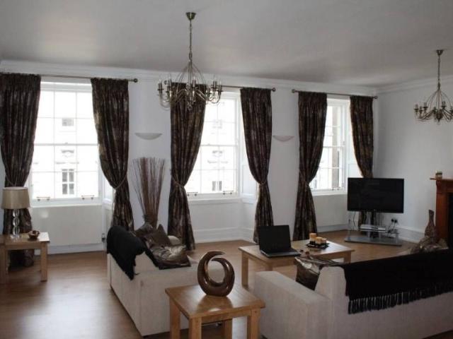 Parliament Square, Edinburgh EH1, 2 bed flat to rent, £3,500 pcm | PrimeLocation