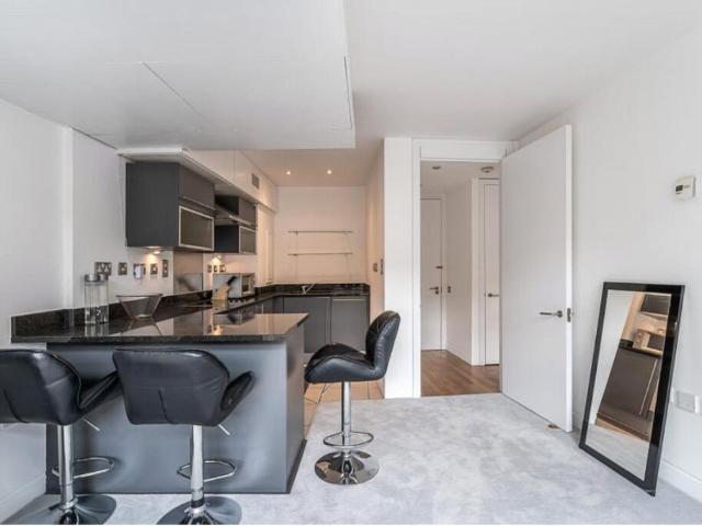Parliament View Apartments, 1 Albert. 1 bed flat to rent £2,500 pcm £577 pw