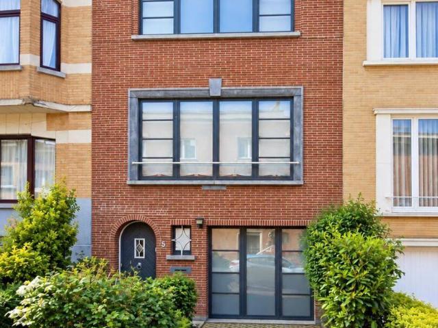Parmentier Bright 4 Bed House with Outdoor Space
