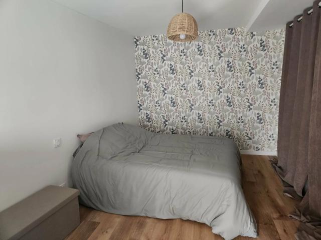 PARNE SUR ROC CITE DE CARACTERE MAISON DE 80M2 ENTIEREMENT RENOV