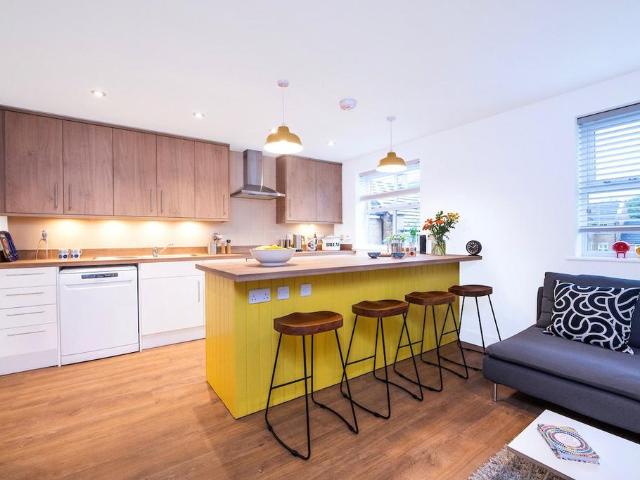 Parnell Road, Stoke Park, Bristol. 6 bed semi detached house to rent £4,050 pcm £935 pw