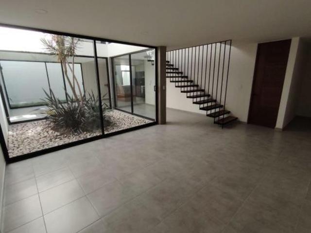 Casa con 3 recámaras en venta en Lomas de Angelópolis PARQUE COLIMA