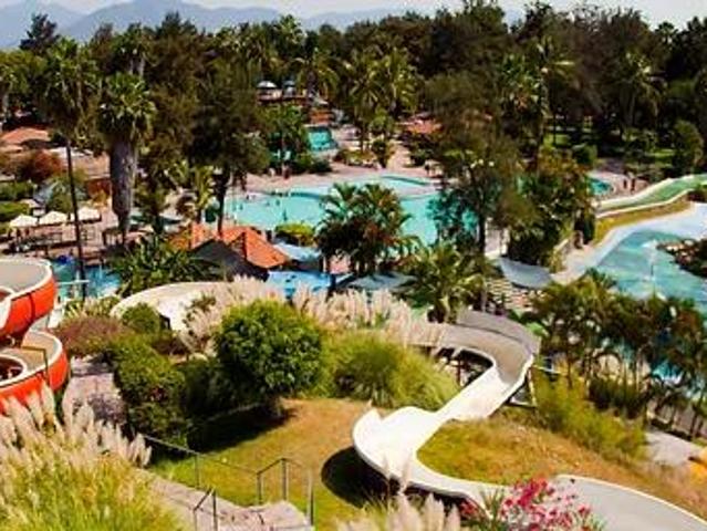 PARQUE ACUATICO EN VENTA CON AGUAS TERMALES EN VILLA CORONA