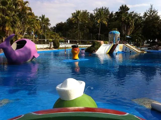 PARQUE ACUATICO EN VENTA CON AGUAS TERMALES EN VILLA CORONA