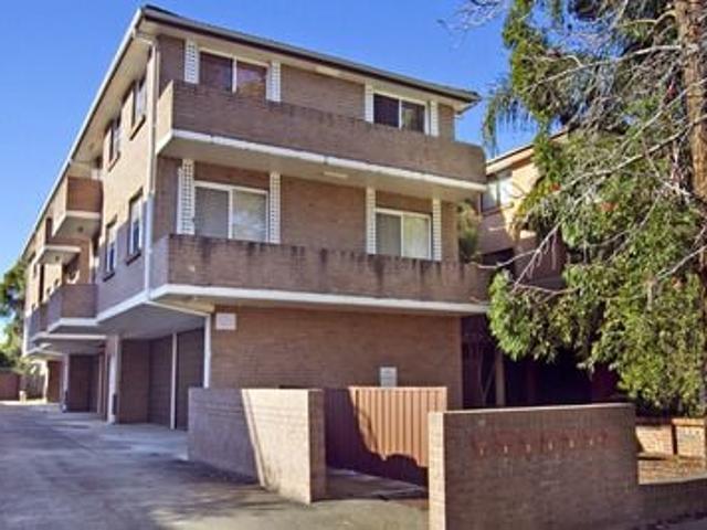 Parramatta, 2/16 Henry Street