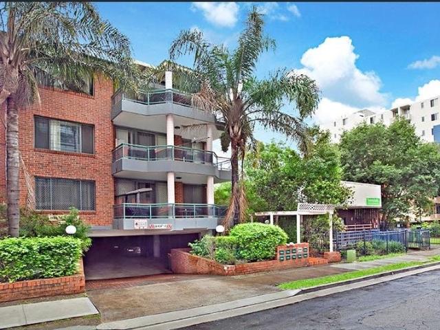 Parramatta, 3/13 Cowper Street
