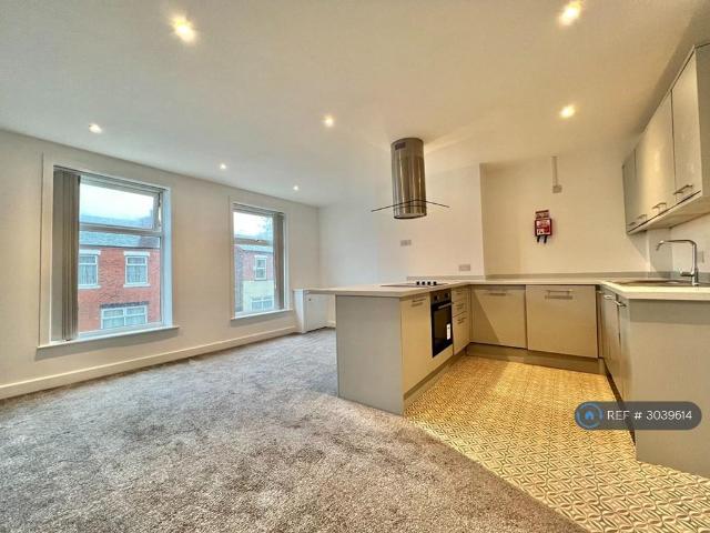 Parrin Lane, Eccles, Manchester, M30 2 bed flat to rent £1,050 pcm £242 pw