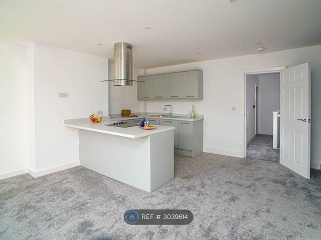 Parrin Lane, Eccles, Manchester M30, 2 bed flat to rent, £995 pcm | PrimeLocation