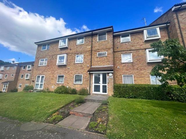 Parrs Close, South Croydon 2 bed apartment to rent £1,600 pcm £369 pw