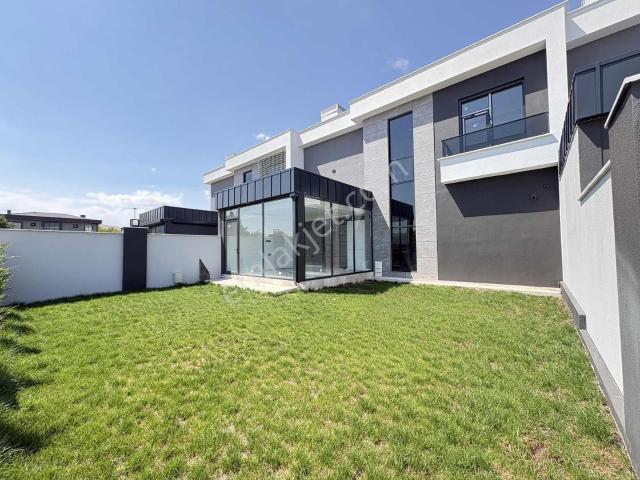 Parsana Mh. Modern Tasarımlı & Akıllı Ev Sistemli 4,5+1 Villa !