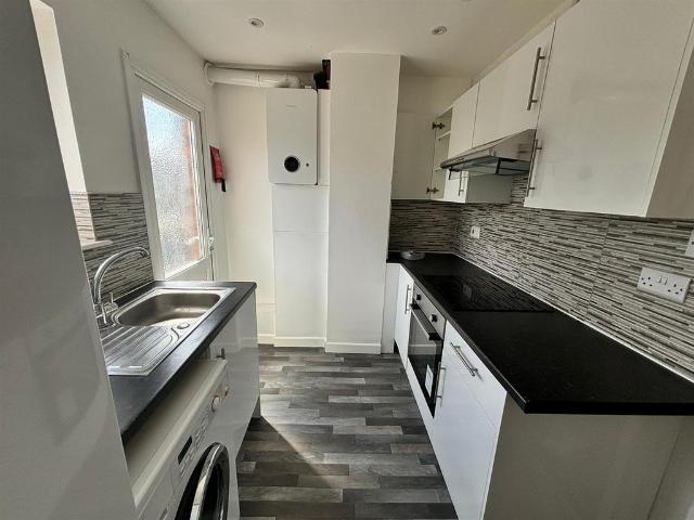 Parson Street, Hendon 3 bed apartment to rent £2,200 pcm £508 pw