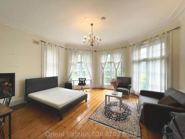 Parson Street, Hendon 3 bed flat to rent £2,550 pcm £588 pw